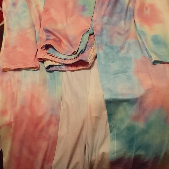 Clothes - Picture 2 of 5